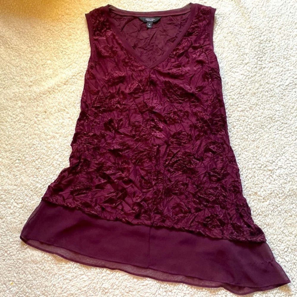 Adorable Simply Vera Wang top